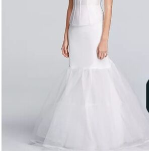 David's Bridal White Pettiecoat XS